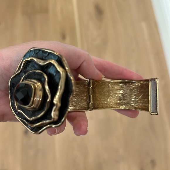 Kara Ross onyx 3 petal bracelet - Picture 3 of 8